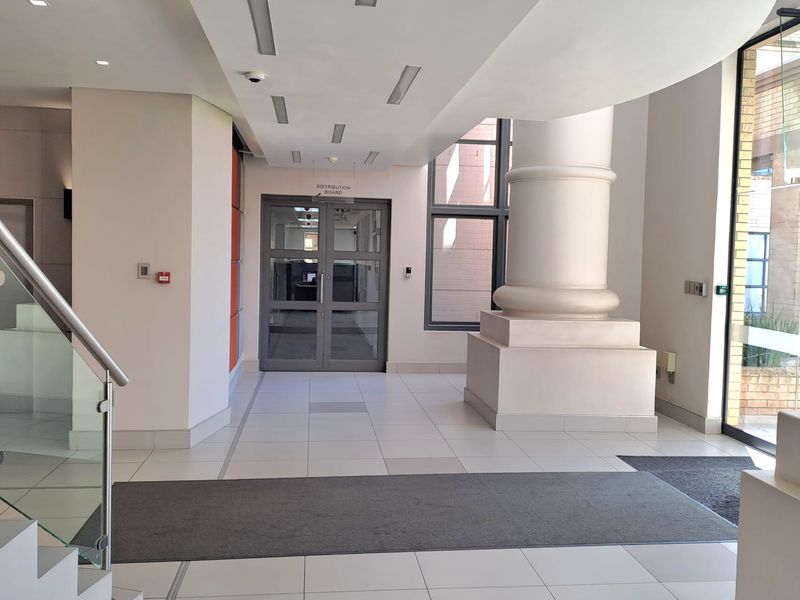 3rd Floor Office Space Available to Let in Tygervalley - Photo 3