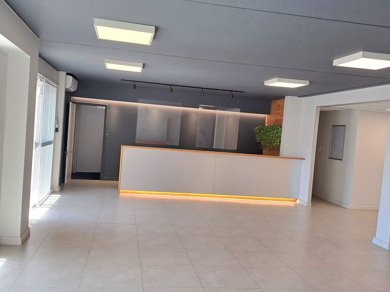 A Well-Posiitoned Warehouse To Let in Century City - Photo 7