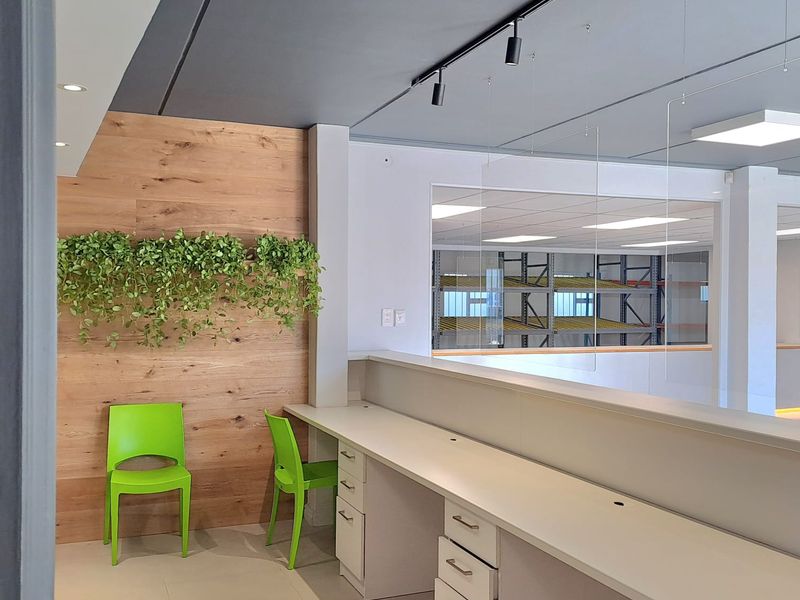 A Well-Posiitoned Warehouse To Let in Century City - Photo 4