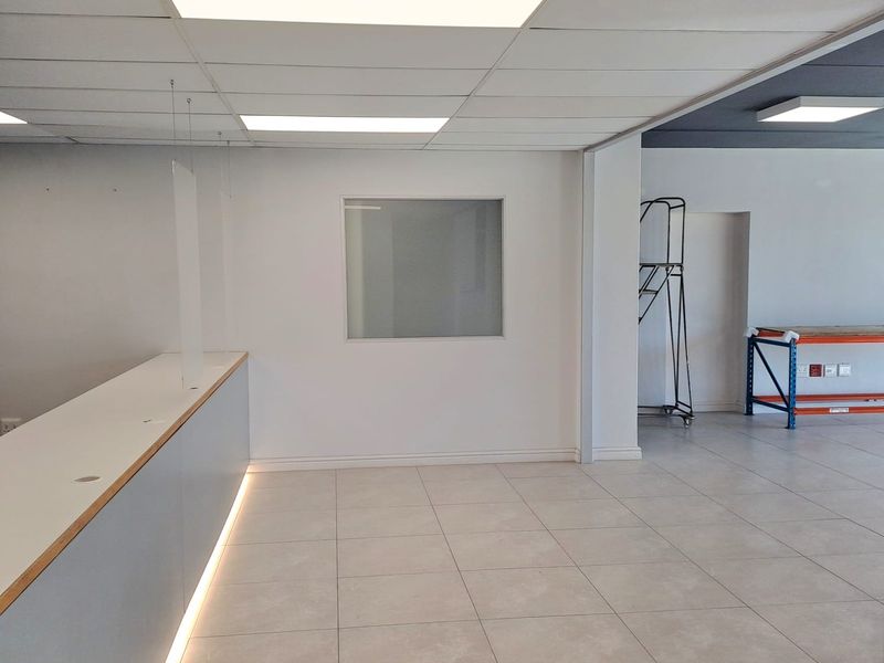 A Well-Posiitoned Warehouse To Let in Century City - Photo 6