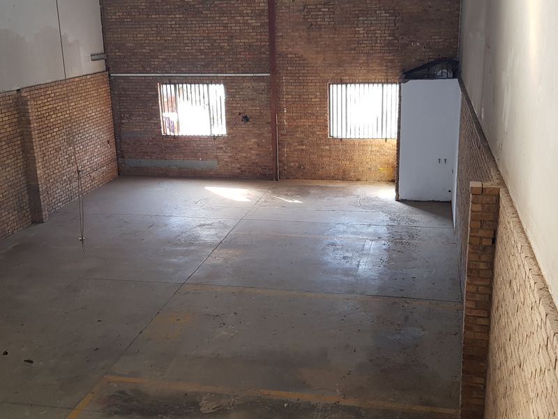TO LET - Small Warehouse Hennopspark Industrial Centurion - Photo 8
