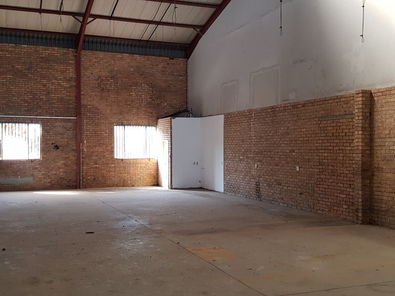 TO LET - Small Warehouse Hennopspark Industrial Centurion - Photo 3