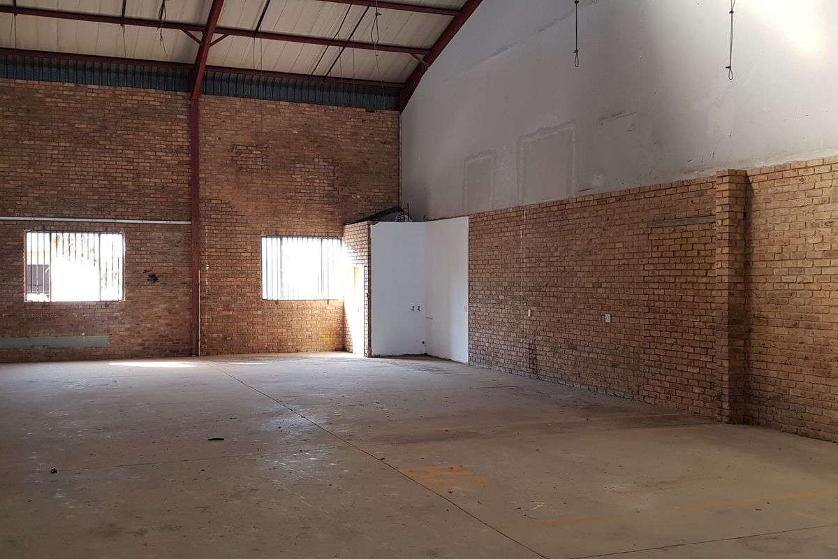 TO LET - Small Warehouse Hennopspark Industrial Centurion - Photo 3