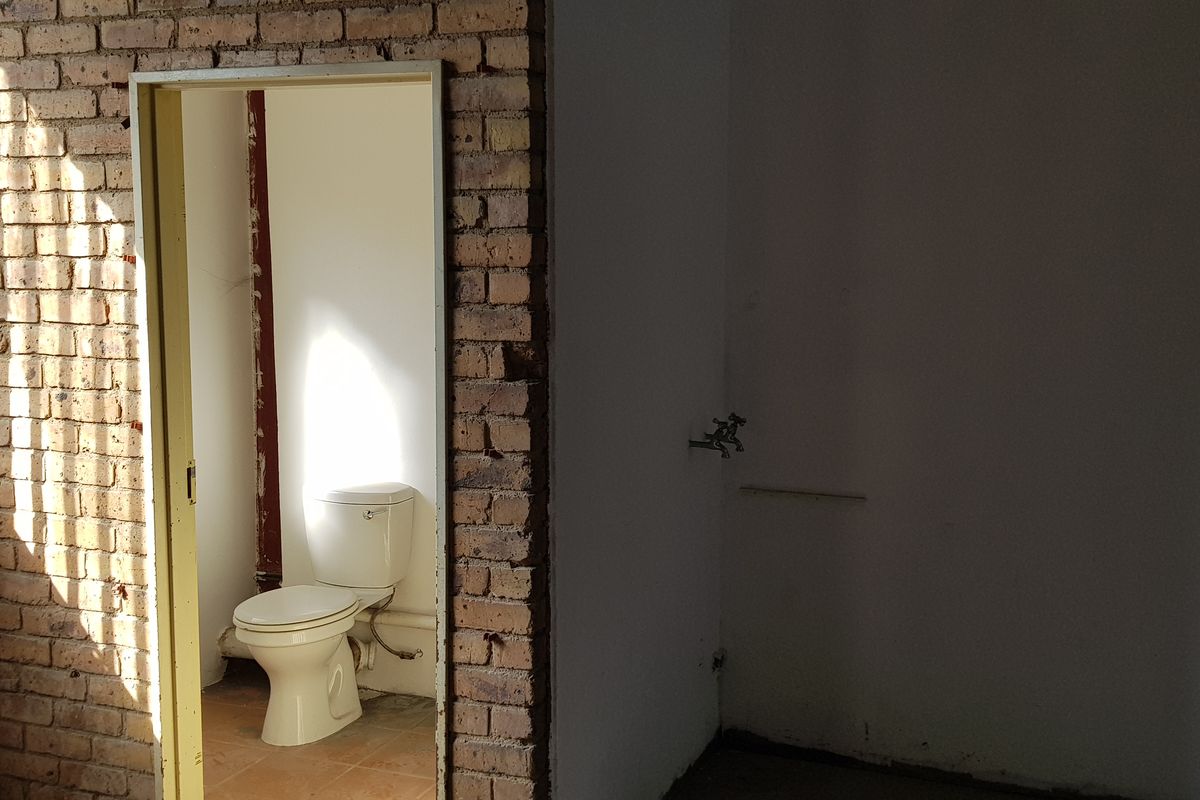 TO LET - Small Warehouse Hennopspark Industrial Centurion - Photo 4