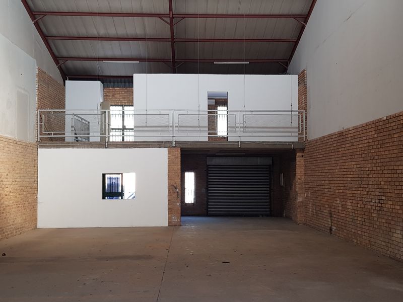 TO LET - Small Warehouse Hennopspark Industrial Centurion - Photo 1