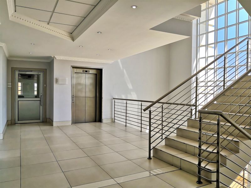 363m2 Open Plan Office to Let in Fourways Golf Park - Photo 6