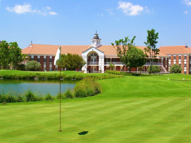 363m2 Open Plan Office to Let in Fourways Golf Park - Photo 4