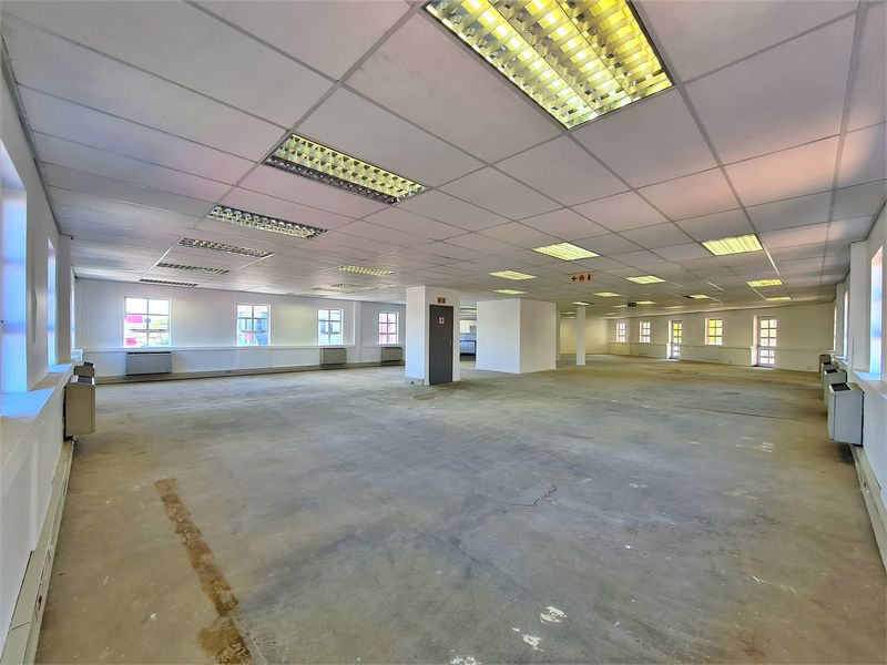 363m2 Open Plan Office to Let in Fourways Golf Park - Photo 10