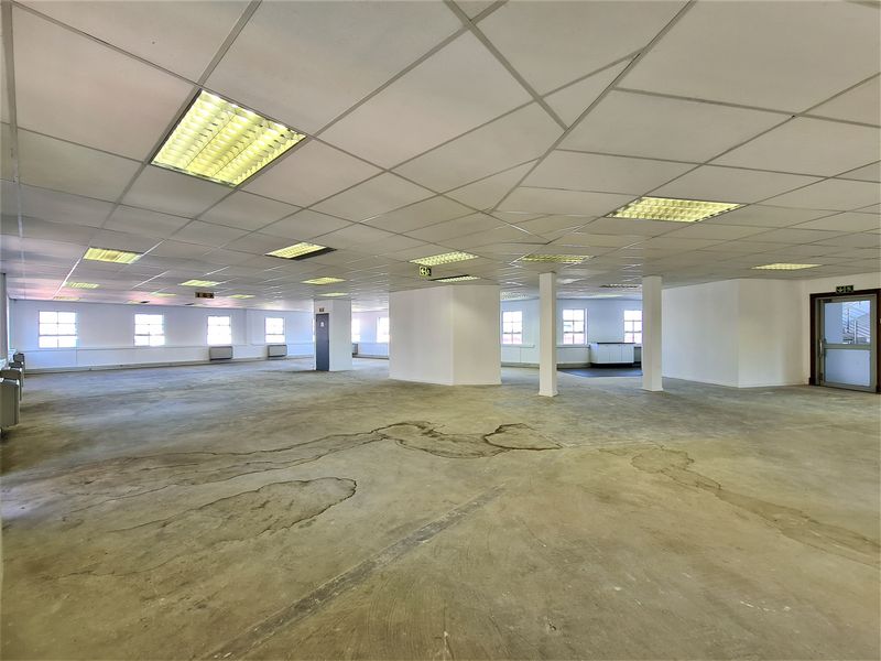 363m2 Open Plan Office to Let in Fourways Golf Park - Photo 9