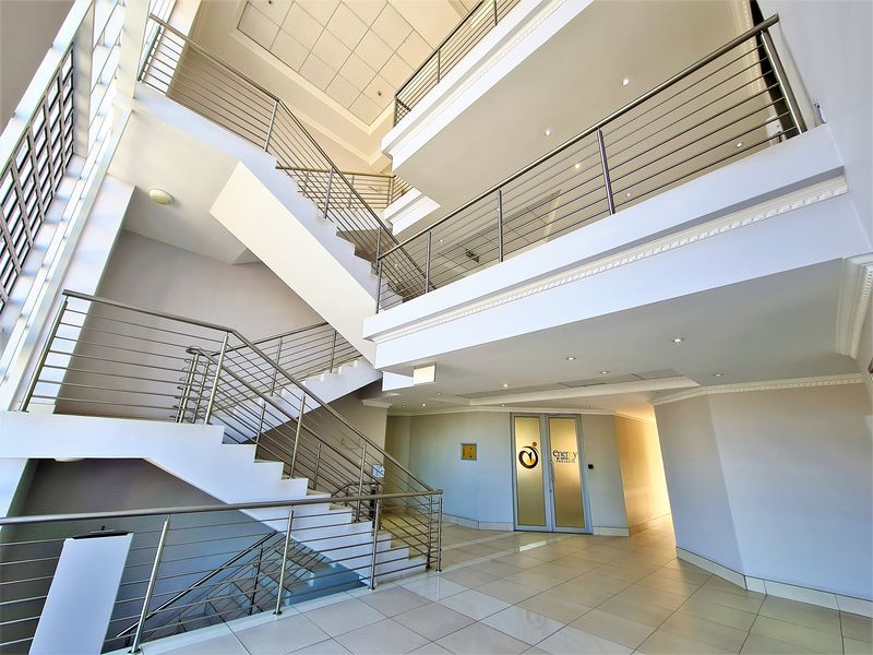 363m2 Open Plan Office to Let in Fourways Golf Park - Photo 5