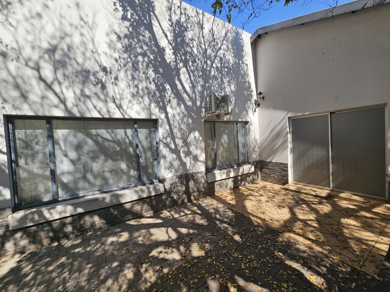 TO LET - SMALL OFFICE/RETAIL SPACE CLUBVIEW CENTURION - Photo 2