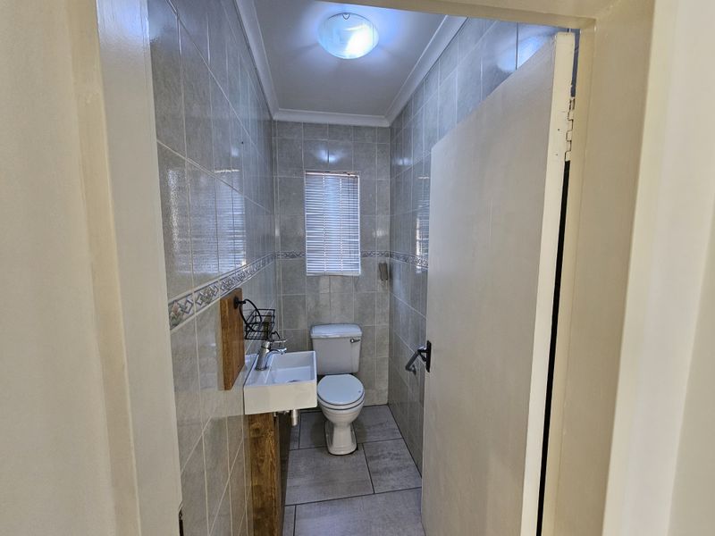 TO LET - SMALL OFFICE/RETAIL SPACE CLUBVIEW CENTURION - Photo 8