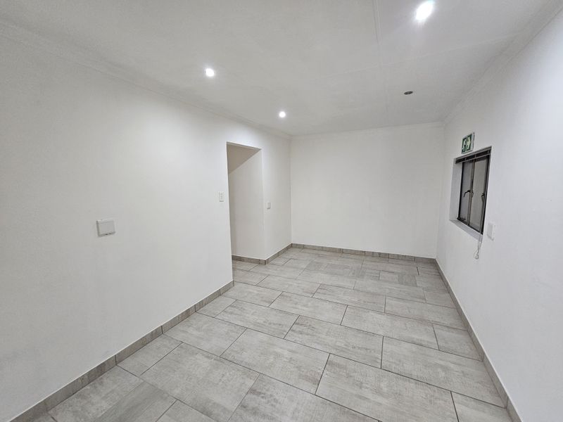 TO LET - SMALL OFFICE/RETAIL SPACE CLUBVIEW CENTURION - Photo 3