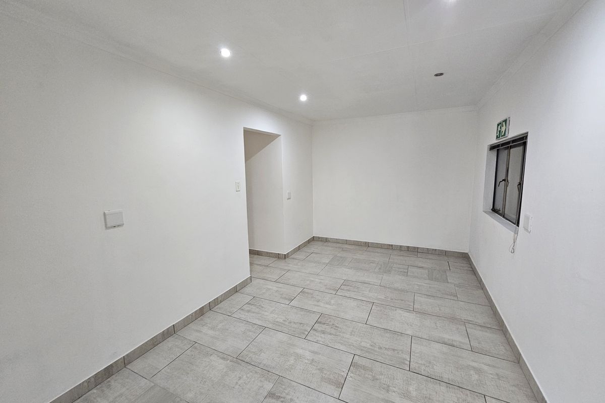 TO LET - SMALL OFFICE/RETAIL SPACE CLUBVIEW CENTURION - Photo 3