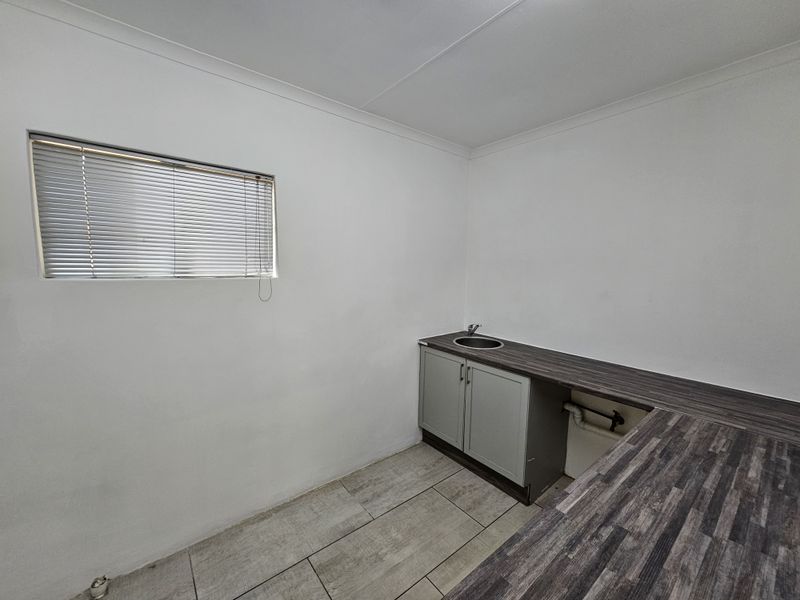 TO LET - SMALL OFFICE/RETAIL SPACE CLUBVIEW CENTURION - Photo 9