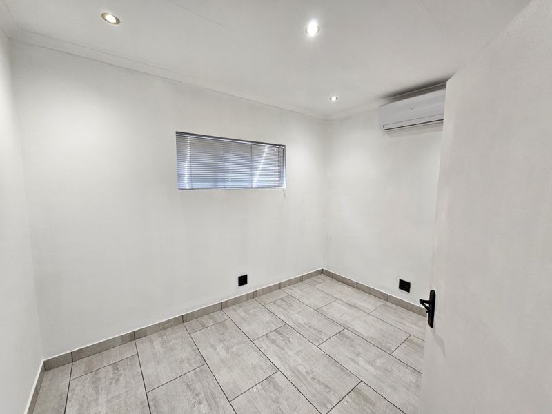 TO LET - SMALL OFFICE/RETAIL SPACE CLUBVIEW CENTURION - Photo 7