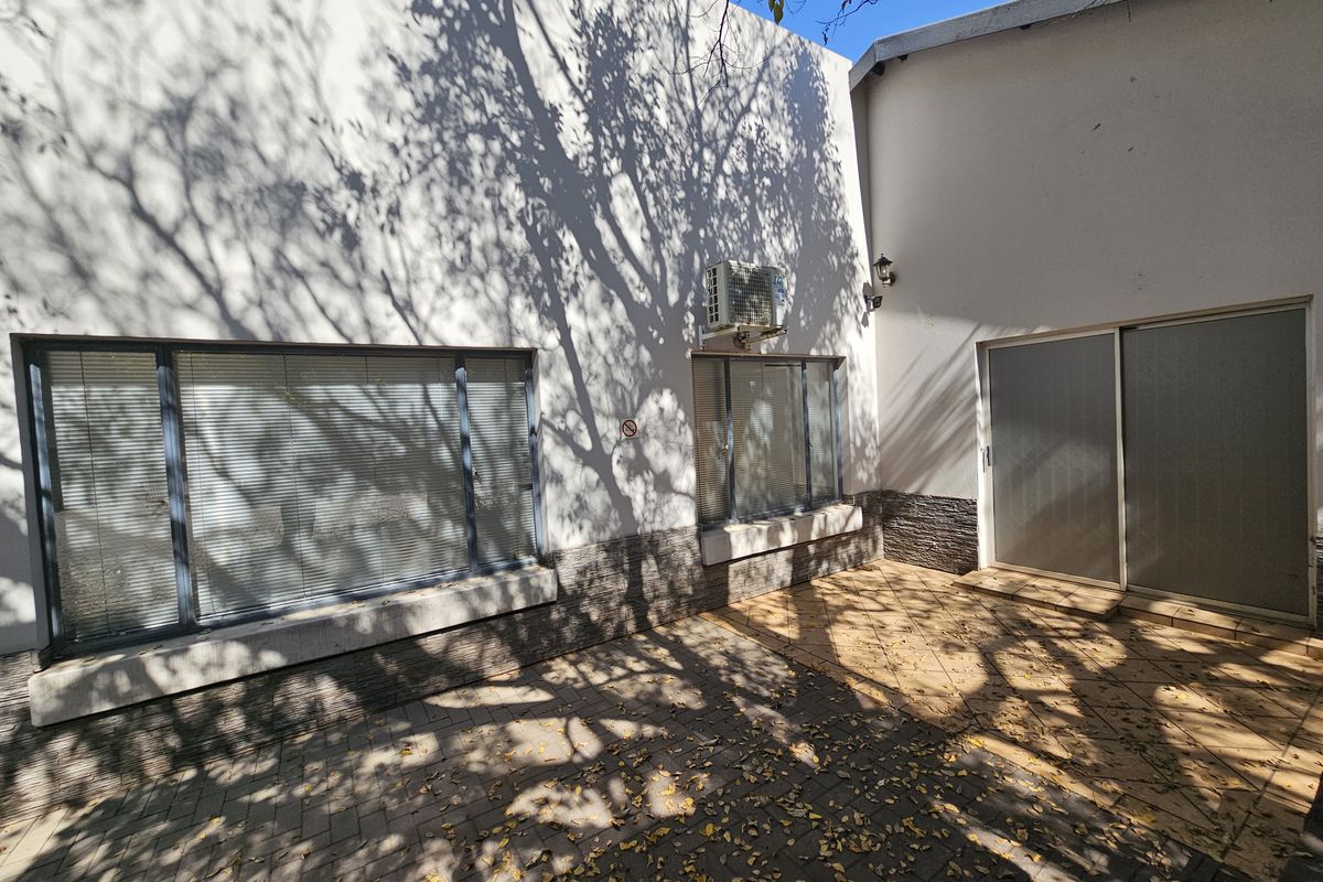 TO LET - SMALL OFFICE/RETAIL SPACE CLUBVIEW CENTURION - Photo 2