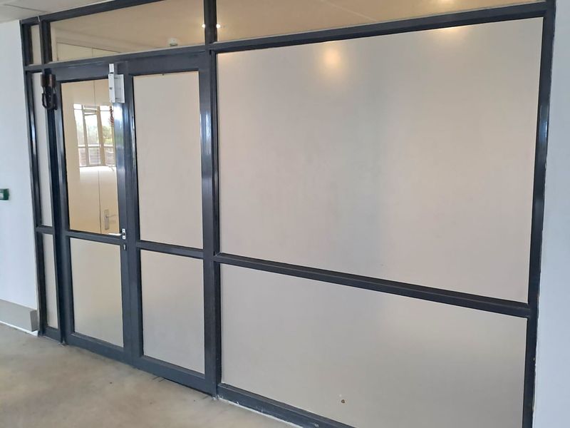 Ground Floor Office Space to Let in Plattekloof Business Park - Photo 3