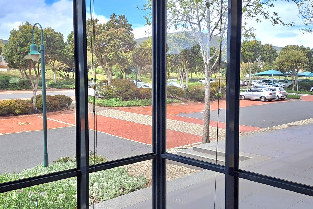 Ground Floor Office Space to Let in Plattekloof Business Park - Photo 2