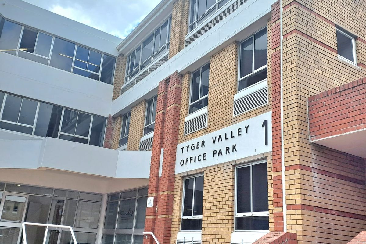 Spacious 1st Floor Office Space to Let in Tygevalley - Photo 2