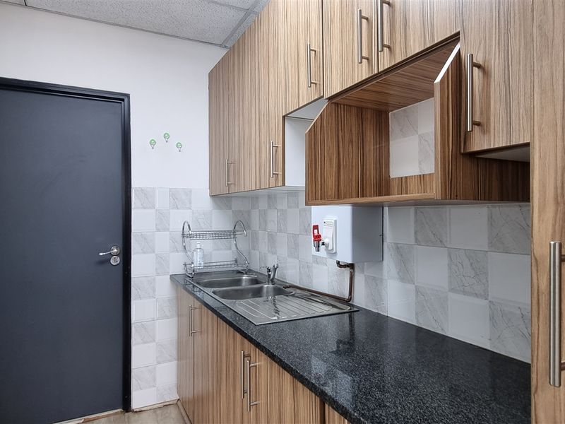 Office space to let in Fairways Office Park - Photo 8