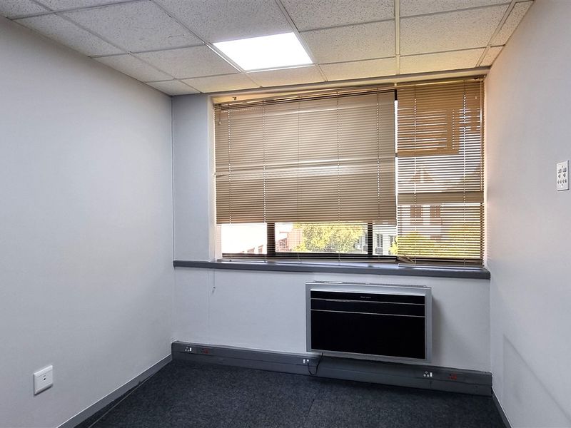 Office space to let in The Woodlands Office Park - Photo 9