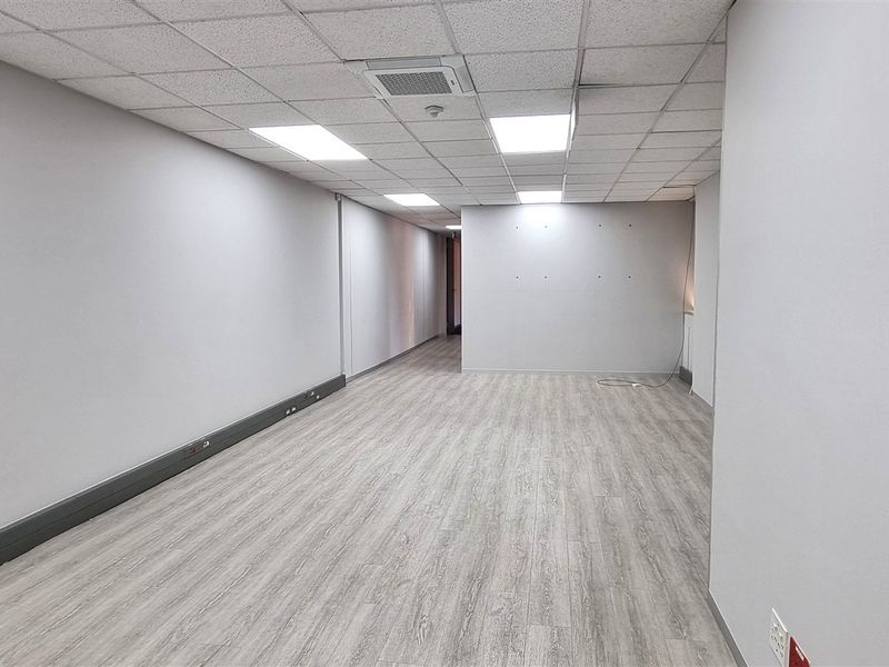 Office space to let in The Woodlands Office Park - Photo 2