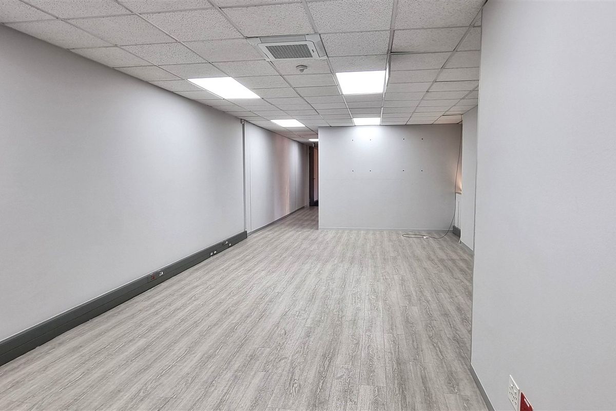 Office space to let in The Woodlands Office Park - Photo 2