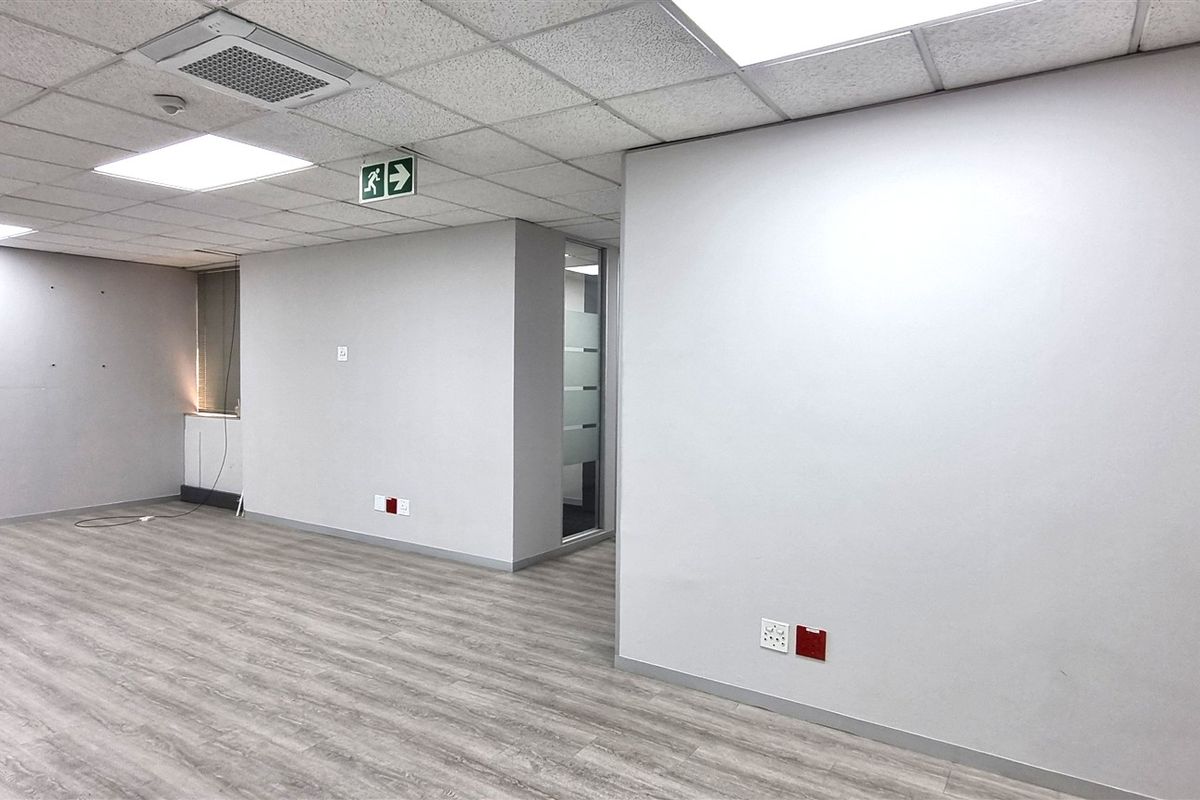 Office space to let in The Woodlands Office Park - Photo 3