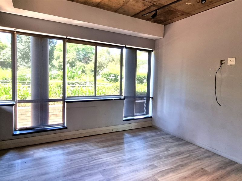 Office space to let in The Woodlands Office Park - Photo 8