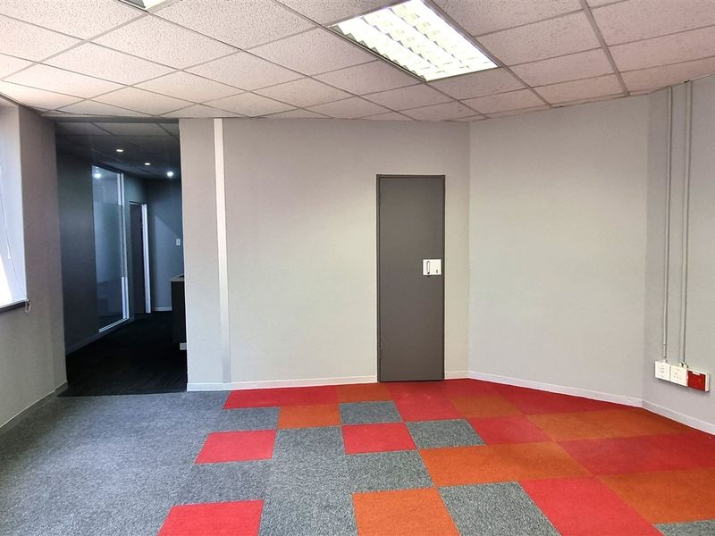 Office space to let in The Woodlands Office Park - Photo 9