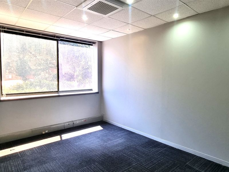 Office space to let in The Woodlands Office Park - Photo 8