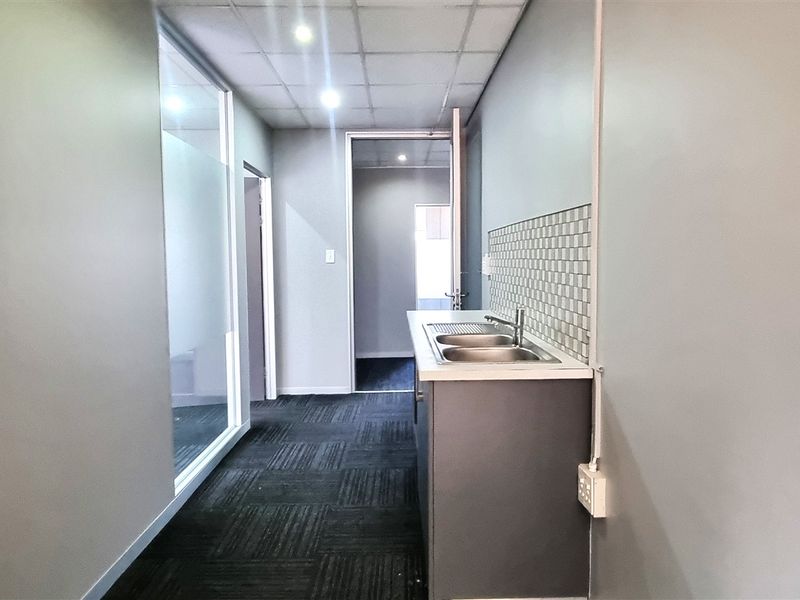 Office space to let in The Woodlands Office Park - Photo 6