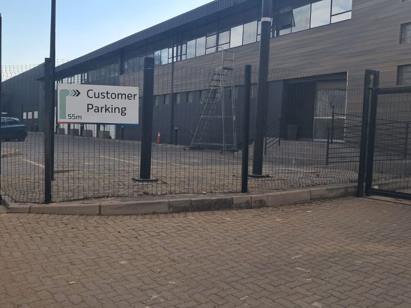 7889m2 Warehouse To Let in Clayville - Photo 2