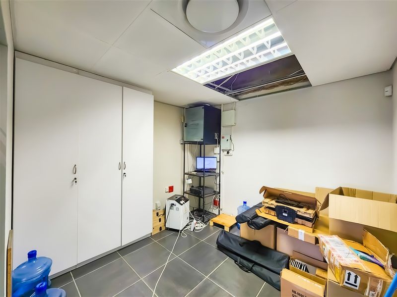 150m2 Office to Let in Willowbrook Office Park - Photo 4