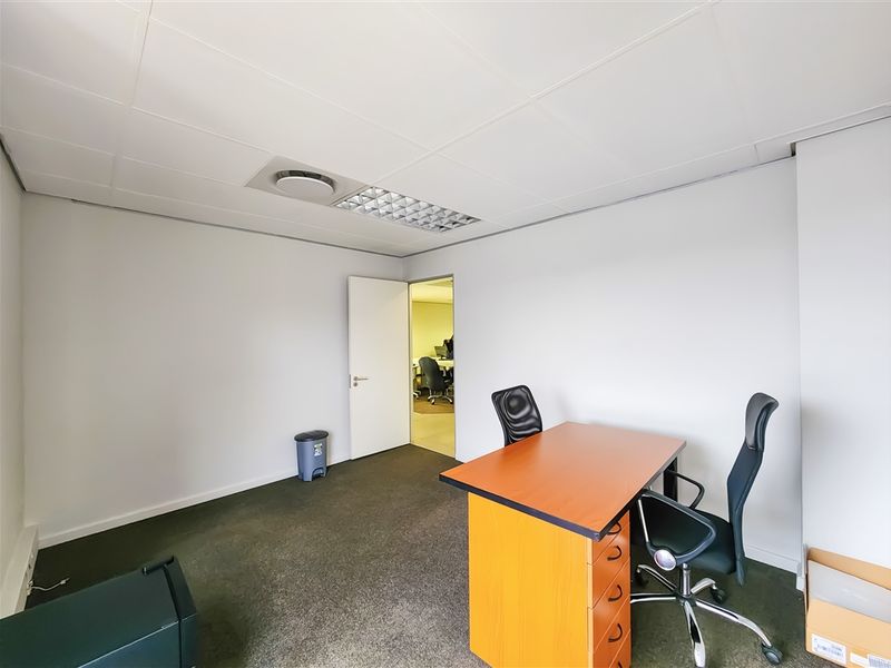 150m2 Office to Let in Willowbrook Office Park - Photo 5