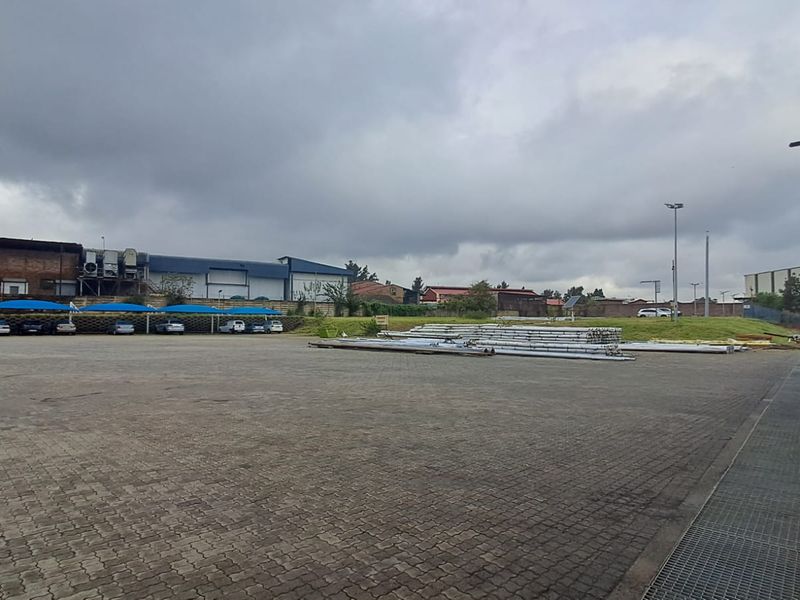 1972m2 Warehouse To Let in Clayville - Photo 2