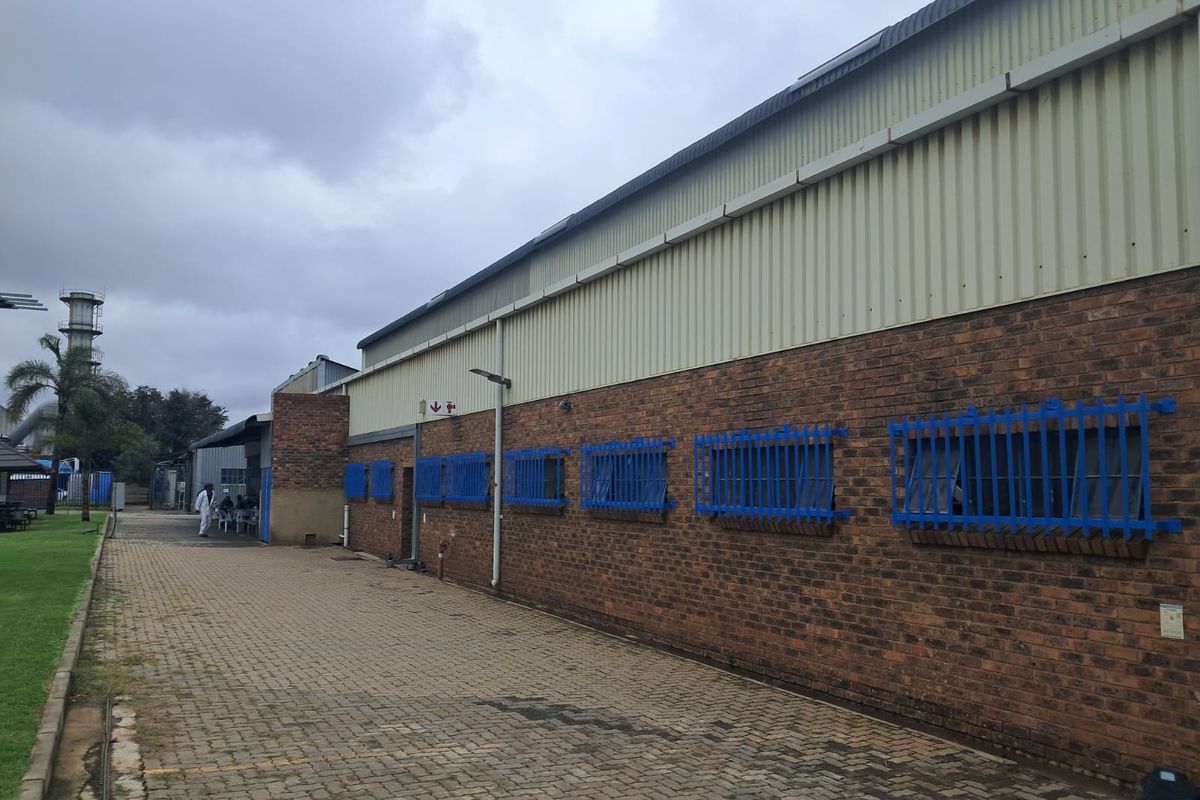 1972m2 Warehouse To Let in Clayville - Photo 3