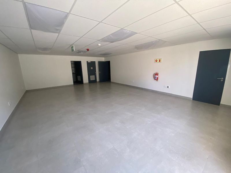 Modern Industrial Warehouse to Rent – Silverview Business Park, Samrand, Centurion - Photo 2