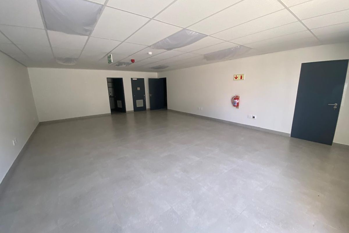Modern Industrial Warehouse to Rent – Silverview Business Park, Samrand, Centurion - Photo 2