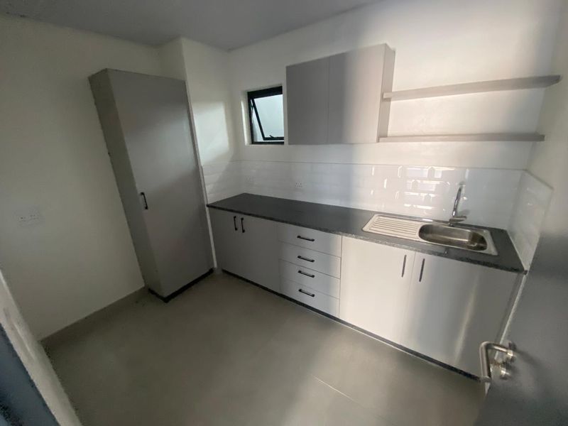 Modern Industrial Warehouse to Rent – Silverview Business Park, Samrand, Centurion - Photo 3