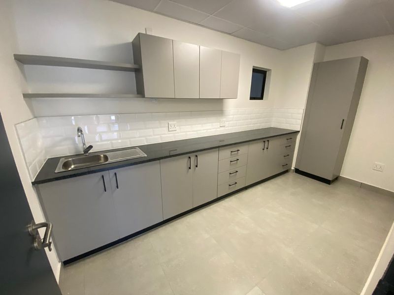 785m2 Industrial Warehouse to Lease – Silverview Business Park, Samrand, Centurion - Photo 3