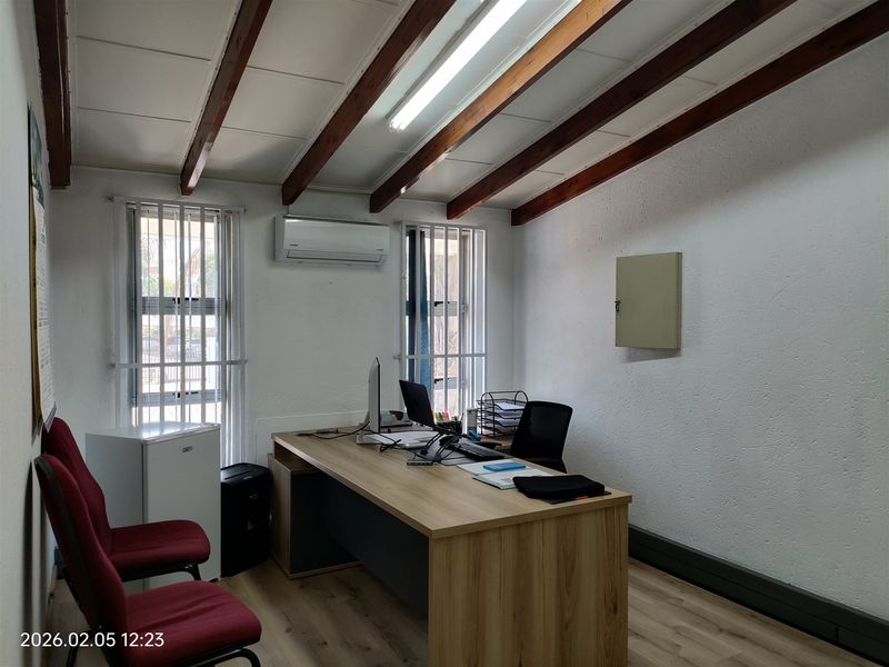 2948m2 Warehouse and offices - FOR SALE - R10m plus vat - Photo 10