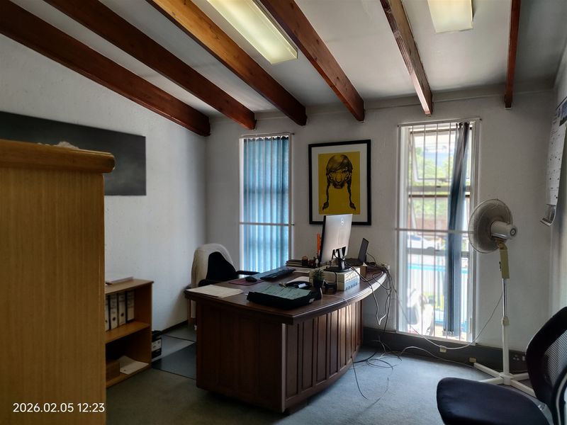 2948m2 Warehouse and offices - FOR SALE - R10m plus vat - Photo 9