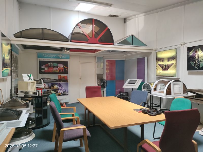 2948m2 Warehouse and offices - FOR SALE - R10m plus vat - Photo 8