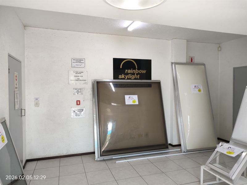 2948m2 Warehouse and offices - FOR SALE - R10m plus vat - Photo 7