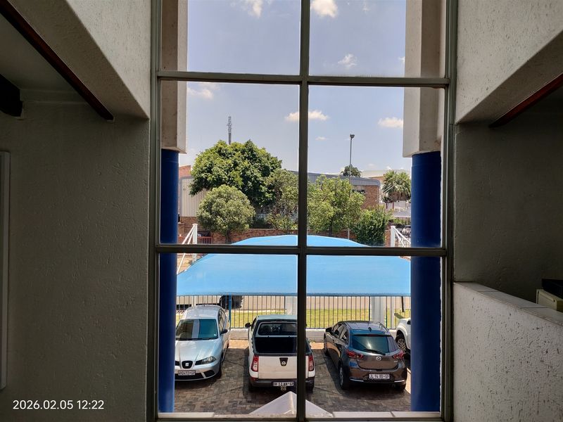 2948m2 Warehouse and offices - FOR SALE - R10m plus vat - Photo 6