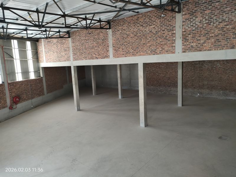 875m2  Warehouse  - TO LEASE - Photo 8
