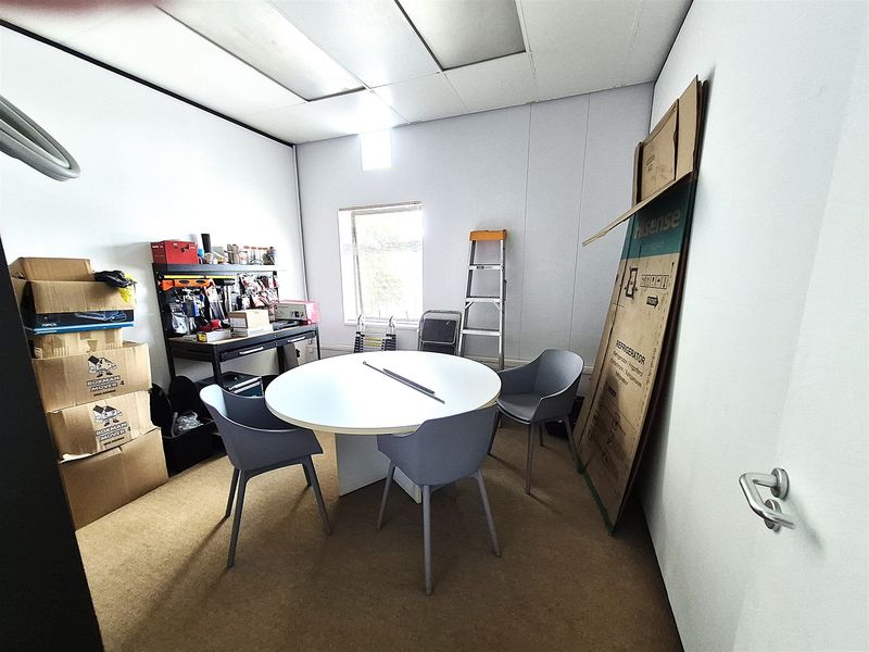 137m2 offices to let in Illovo - Photo 7