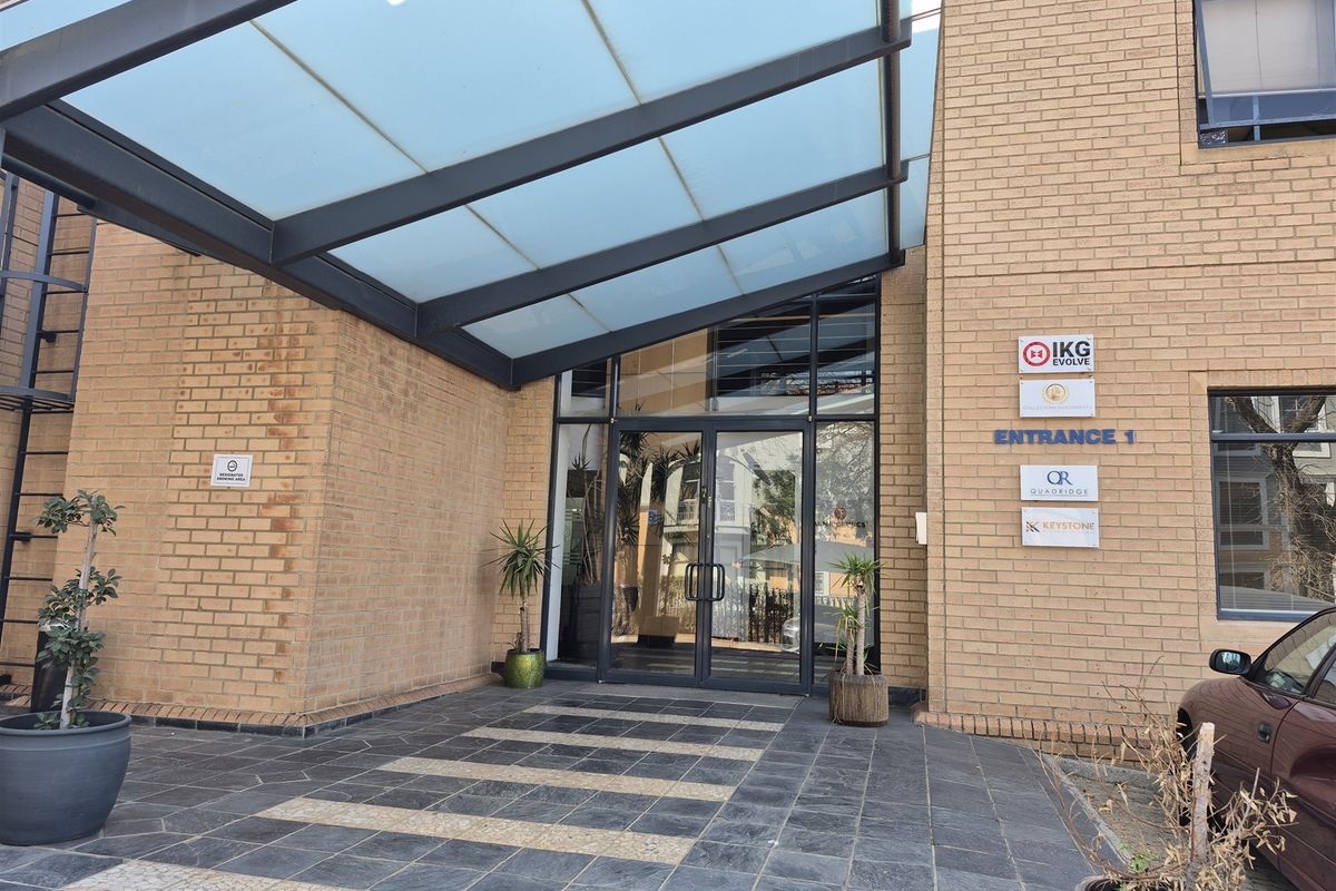 137m2 offices to let in Illovo - Photo 2